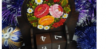 Петриківський розпис деревяного календаря