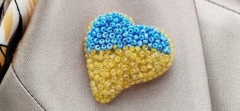 Брошка з фетру та бісеру на вибір