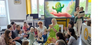 Розвивальне заняття у клубі для немовлят "Леопузики"