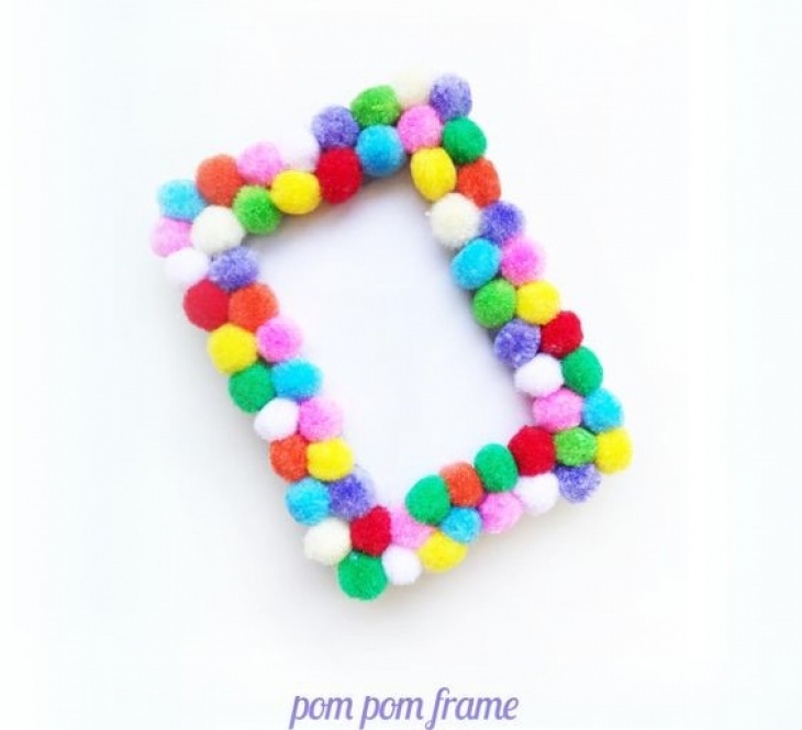 Фоторамка з помпонів