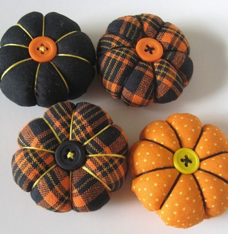 Декор. Гарбузики із шкарпеток Декор. Гарбузики із шкарпеток