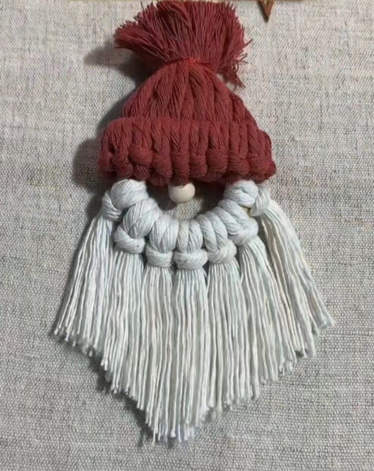 Игрушка гномик