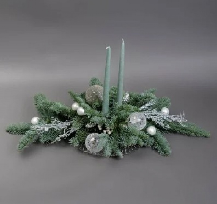 Різдвяна композиція із свічками