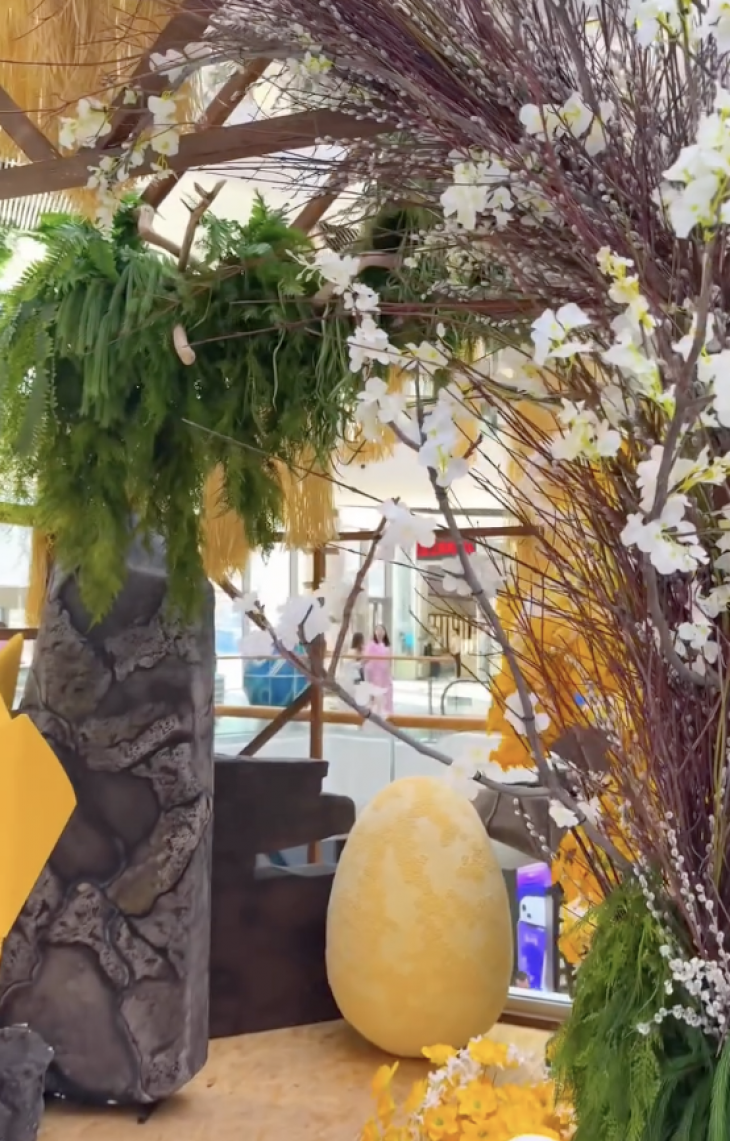 Фотозона у ТРЦ "Nikolsky"