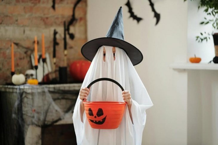 Дитяча костюмована вечірка HALLOWEEN PARTY у студії Atmosphere Дитяча костюмована вечірка HALLOWEEN PARTY у студії Atmosphere
