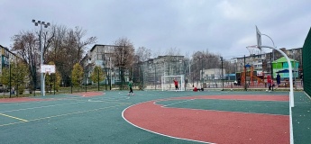 Многофункциональное спортивное поле в сквере Западный