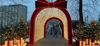 Праздничная инсталляция на «Стрелке»