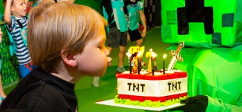 Шалене свято в МАЙНКРАФТ