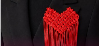 Брошь «Сердце» в технике макраме