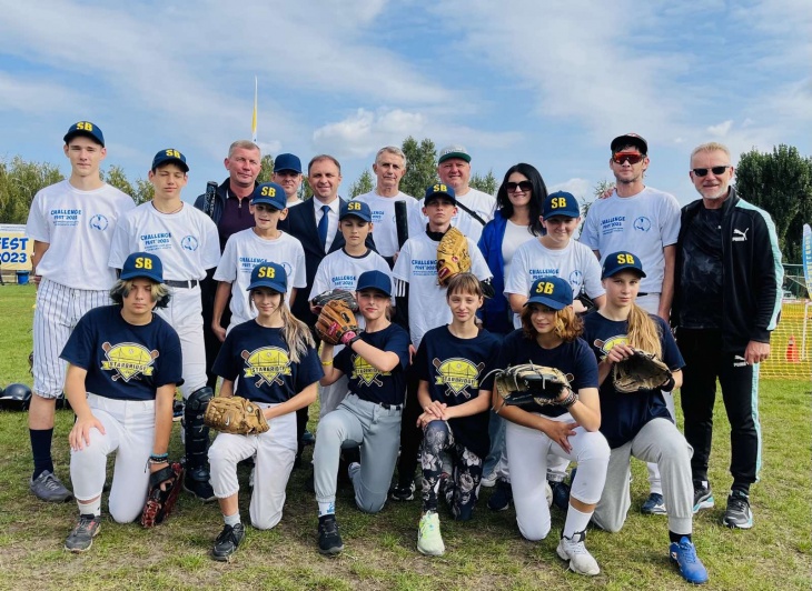 Дитячий бейсбольний клуб Star bridge (Зоряний міст) Дитячий бейсбольний клуб Star bridge (Зоряний міст)