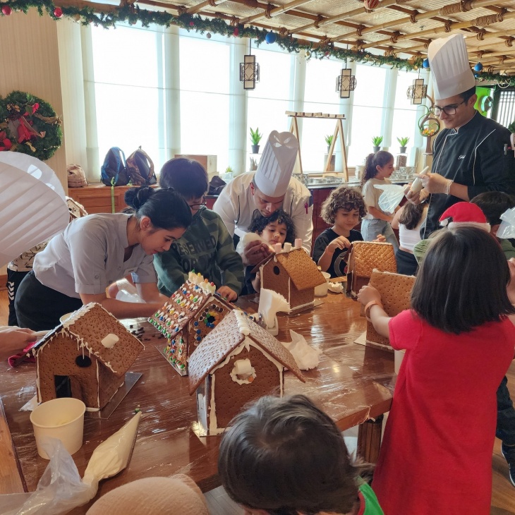 Gingerbread Factory @ Crowne Plaza Dubai - Deira Gingerbread Factory @ Crowne Plaza Dubai - Deira