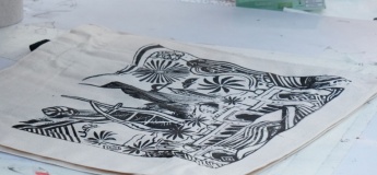 National Day Celebration: Screenprinting Emirati Motifs On Tote